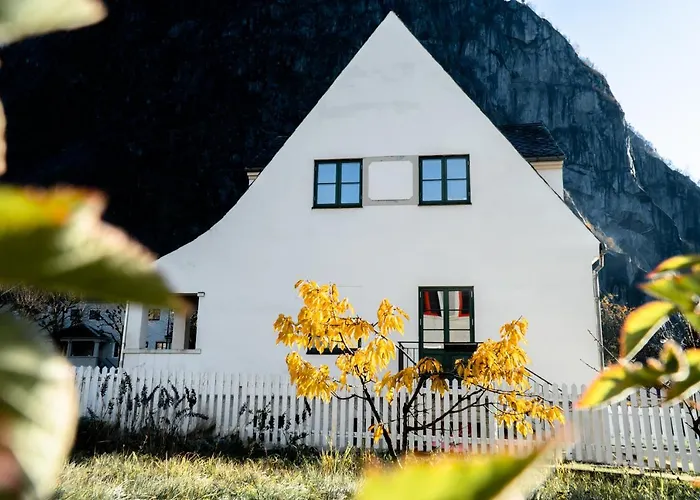 Trolltunga Living * Tyssedal