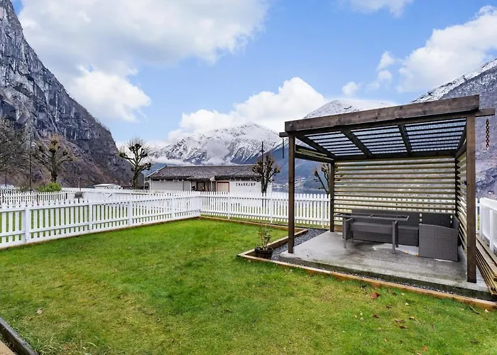 Trolltunga Living Semesterbostad *